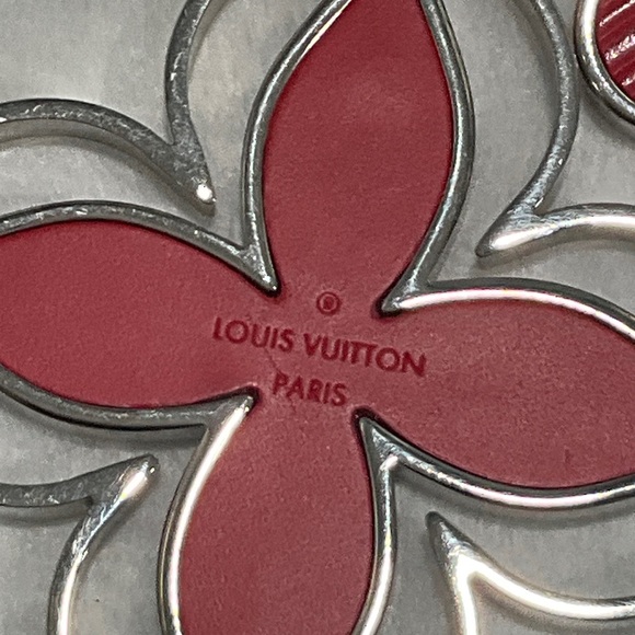 Louis Vuitton Fleur d'Epi bag charm in red with silver-tone hardware - Picture 8 of 9